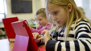 Kindergartener enjoying the Risas y Sonrisas Online Program